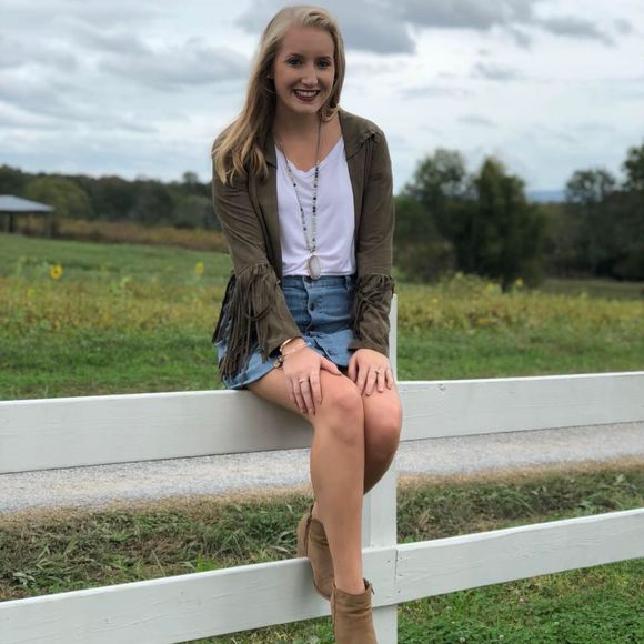 Meet your Posher, Lisbeth - Picture 1 of 1